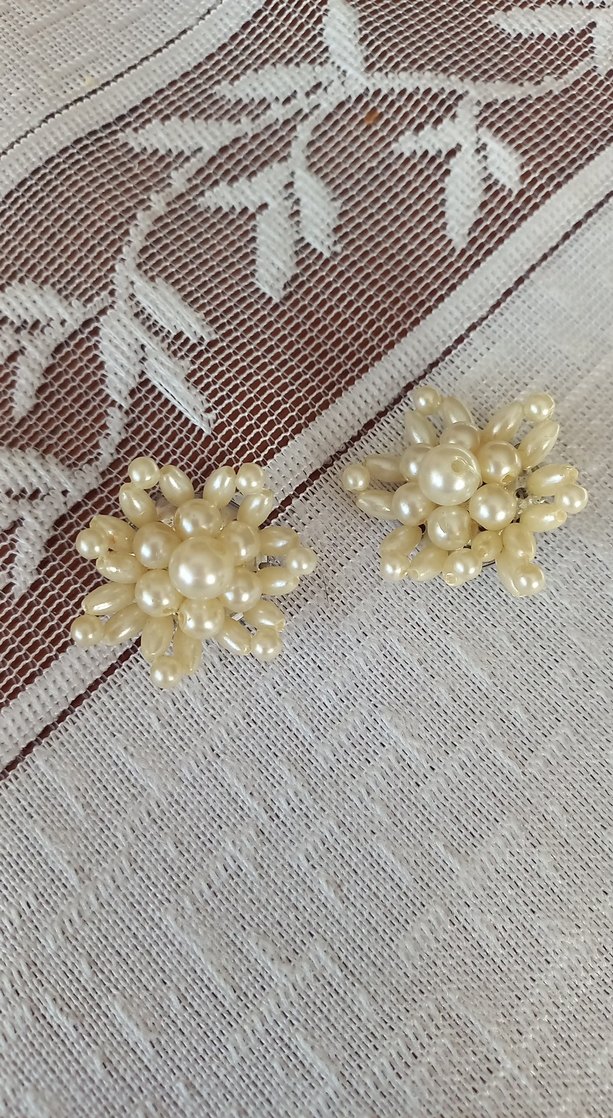 Beyaz Nakışlı Boncuklu Küpe - Görsel 2