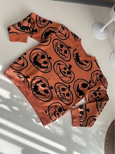 5 Yaş Beden turuncu Renk Hm 4-6 yaş hallowen sweat
