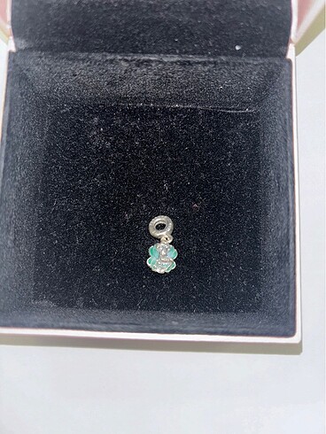 Beden Pandora charm