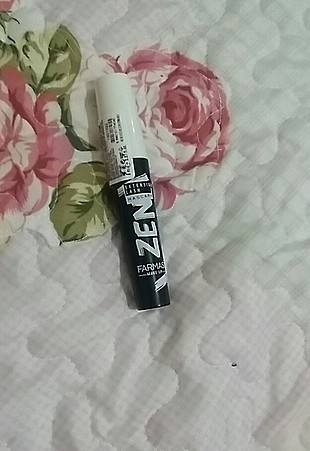 Farmasi zen maskara