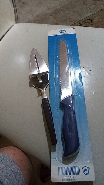 Spatulave ekmek bıçsğı