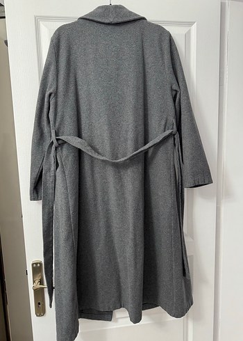 Gri önden bağlamalı uzun kaşe mont - Görsel 4