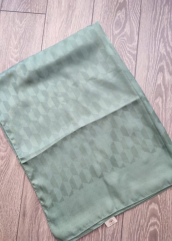 Lacivert ve yeşil jakarlı şal - Görsel 3