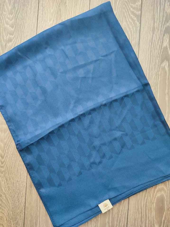 Lacivert ve yeşil jakarlı şal - Görsel 2