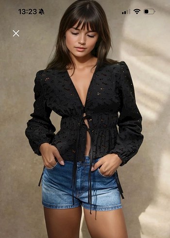 Nakışlı Siyah Denim V Yaka Bluz