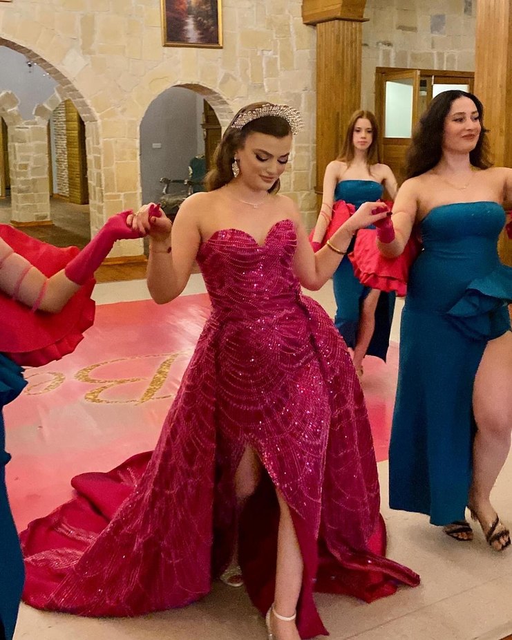 Pembe işlemeli tasarım elbise - Görsel 2