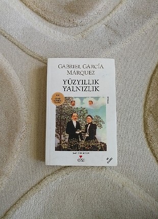 Yüzyıllık Yalnızlık Roman