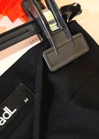 siyah yırtmaçlı kumaş etek - Görsel 3