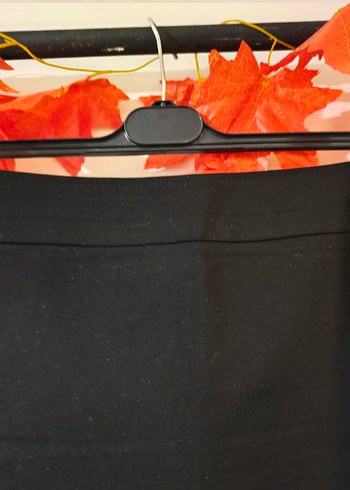 siyah yırtmaçlı kumaş etek - Görsel 2