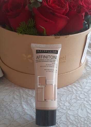 MAYBELLINE AFFINITONE FONDÖTEN ROSE BEJ 017