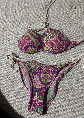 Boncuk Detaylı Mor Desenli Bohem Bikini
