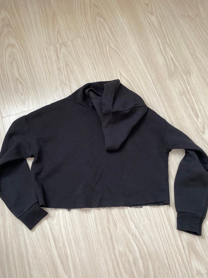 Siyah Yüksek Yakalı Crop Sweatshirt - Görsel 2