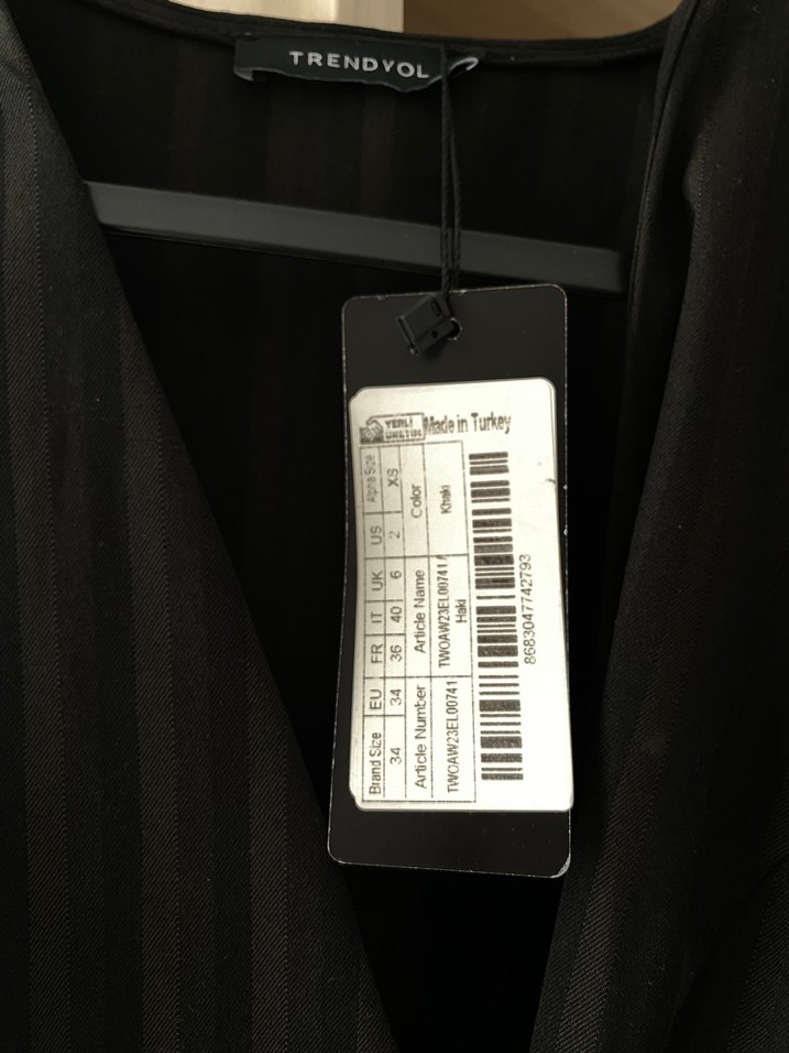 Düğmeli Siyah Midi Kadın Kaban - Görsel 3