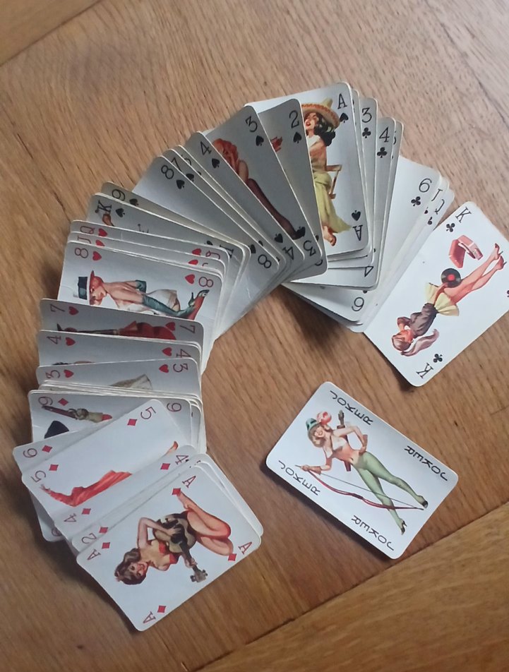 Kırmızı Vintage Pin-Up Oyun Kartları - Görsel 5