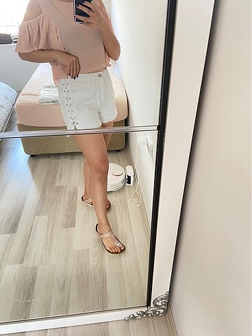 Stradivarius Beyaz Mini Jean Şort