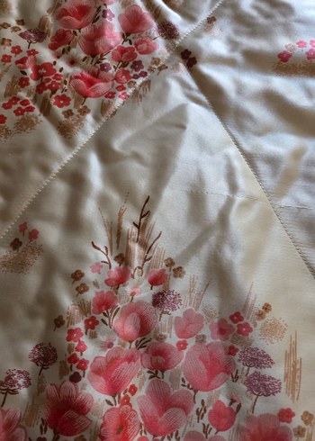 Pembe Çiçek Desenli Yatak Örtüsü - Görsel 4