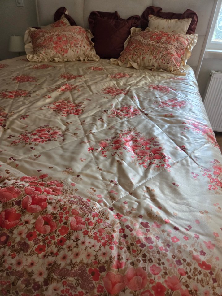 Pembe Çiçek Desenli Yatak Örtüsü - Görsel 2