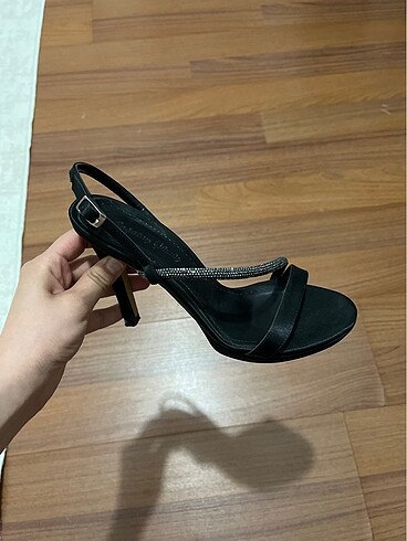 Pabuch topuklu ayakkabı - Görsel 3