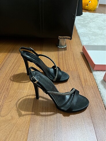 Pabuch topuklu ayakkabı - Görsel 2