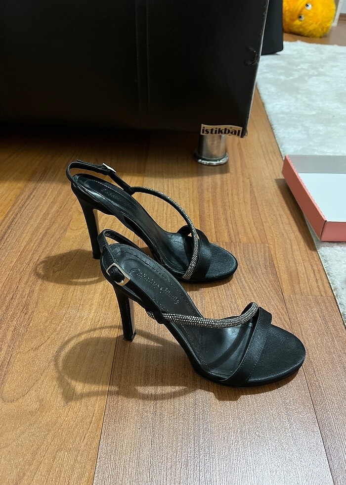 Pabuch topuklu ayakkabı - Görsel 2
