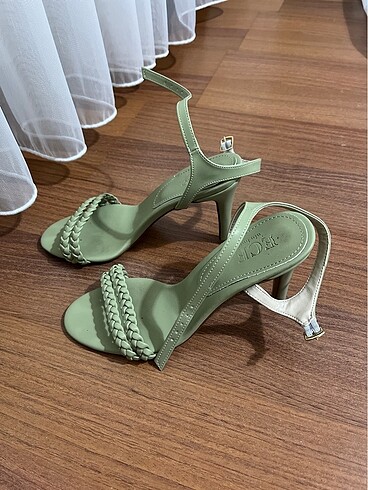Mint yeşili topuklu ayakkabı - Görsel 2