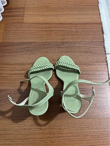 Mint yeşili topuklu ayakkabı - Görsel 3