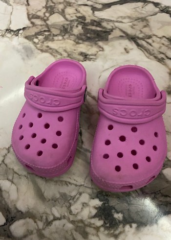 Crocs 22