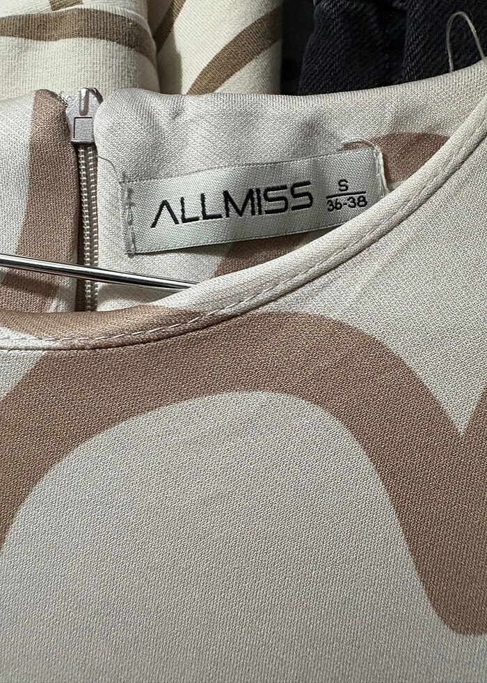 Çiçekli elbise - Görsel 3