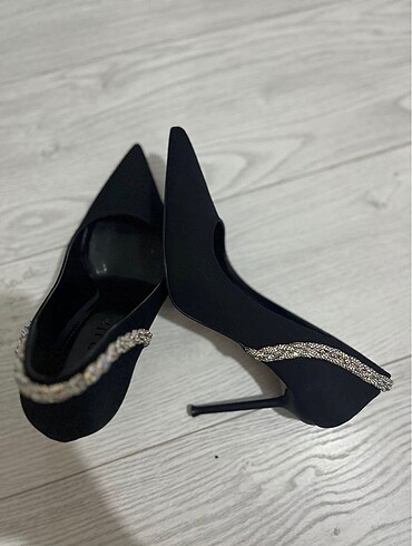 Marjin Marjin aksesuarlı stiletto