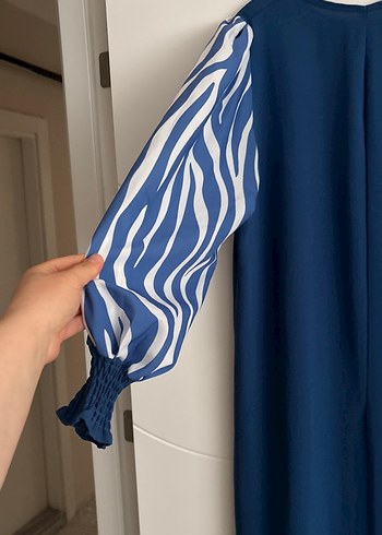 Zara Mavi Zebra Desenli Uzun Piliseli Kadın Elbise