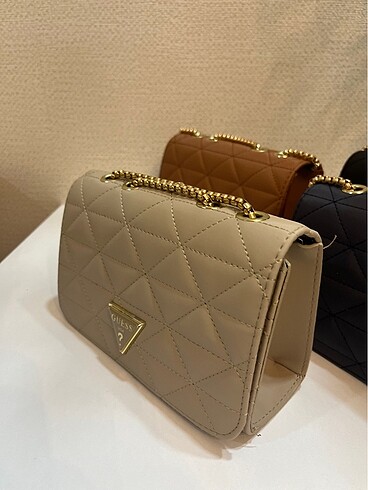 Guess Vizon renk omuz çantası