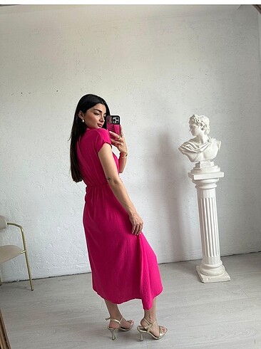 Fuşya gömlek yaka kuşaklı elbise - Görsel 3