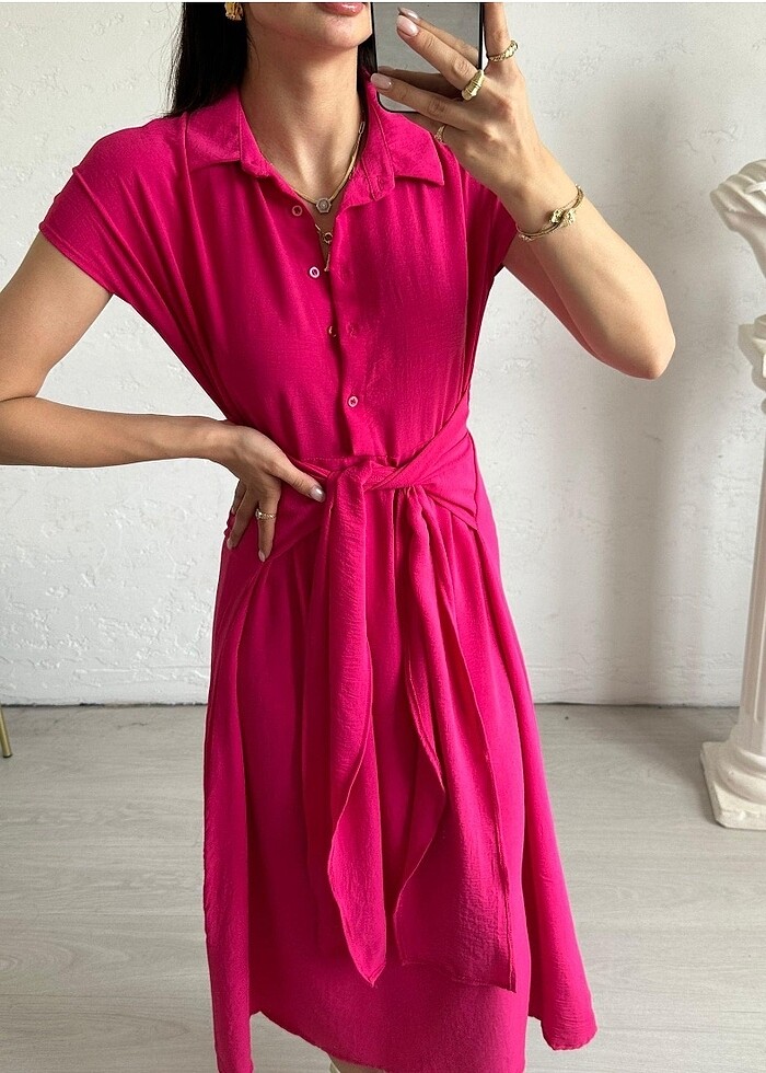 Fuşya gömlek yaka kuşaklı elbise - Görsel 2