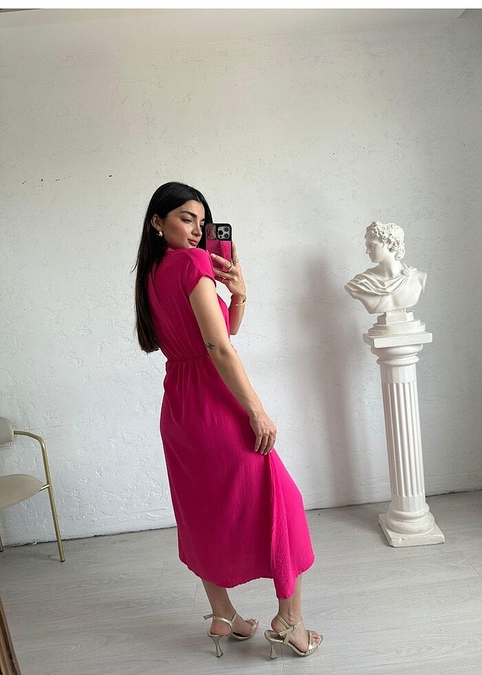 Fuşya gömlek yaka kuşaklı elbise - Görsel 3