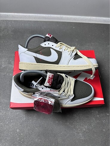 Travis Scott Jordan 1 Low Reverse Mocha