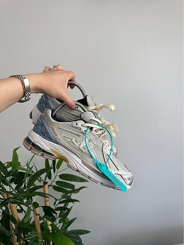 New Balance 1906R