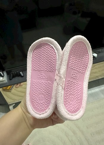 17 Beden 2 adet fiyatı Kız Bebek Pembe Nakışlı Kürklü İlk Adım Ayakkabısı