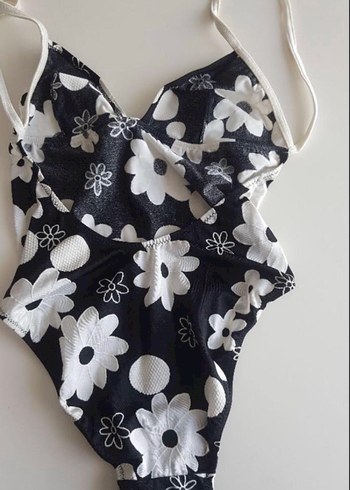 Çiçek Desenli Beyaz Siyah Mayo - Görsel 3