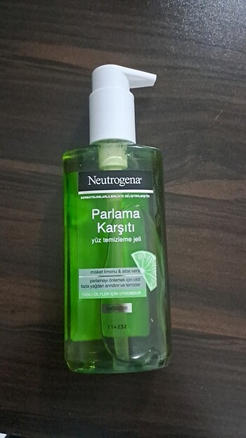 Neutrogena parlama karşıtı yıkama jeli