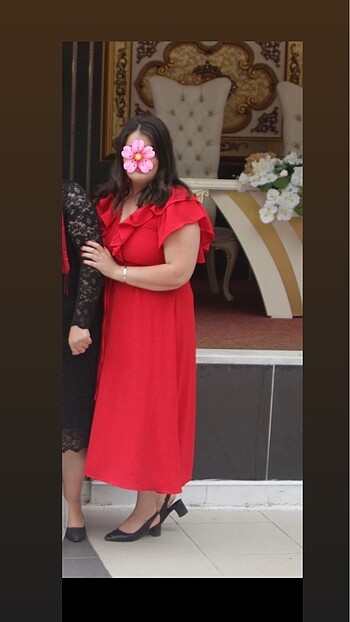 Kırmızı elbise