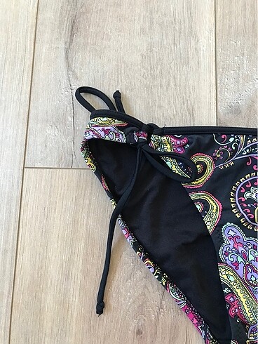 Diğer Kadın Bikini Altı