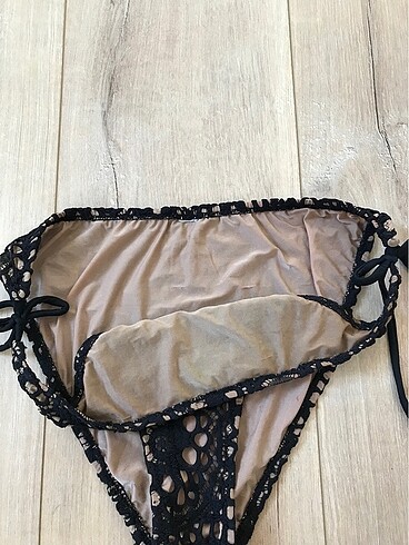 m Beden Bikini Altı