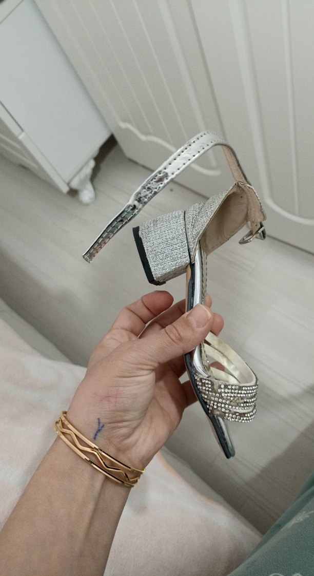 Beyaz Tokalı İnce Topuklu Abiye Ayakkabı - Görsel 3