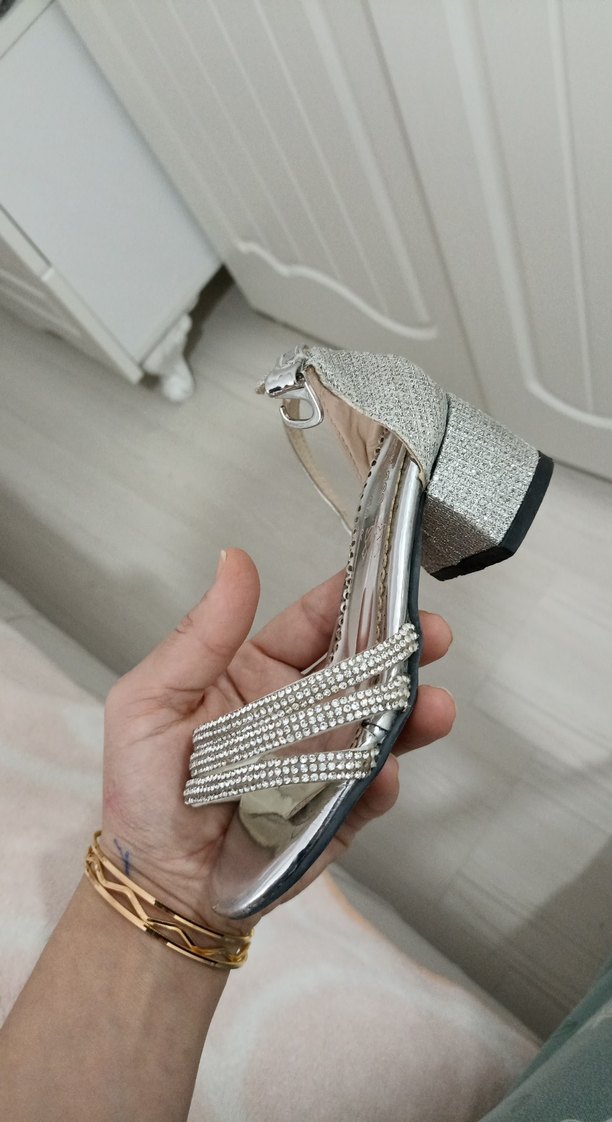 Beyaz Tokalı İnce Topuklu Abiye Ayakkabı - Görsel 2