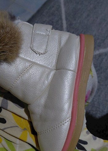 Kız Çocuk Beyaz Kürklü Bot - Görsel 3