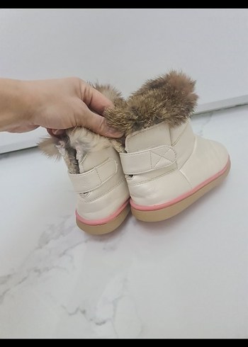 Kız Çocuk Beyaz Kürklü Bot - Görsel 2