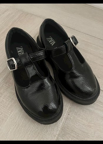 Siyah Parlak Tokalı Gotik Kadın Ayakkabı 28 - Görsel 2