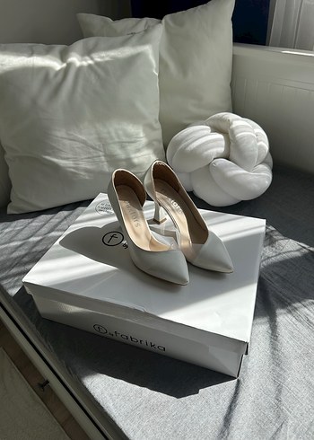 37 Beden Beyaz Stiletto Topuklu Kadın Ayakkabı