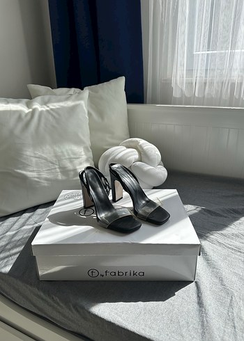 Siyah Stiletto Topuklu Ayakkabı