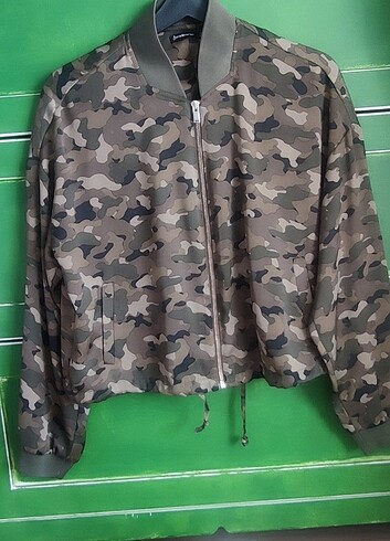 Stradivarius Stradivarius ince , kamuflaj bomber
